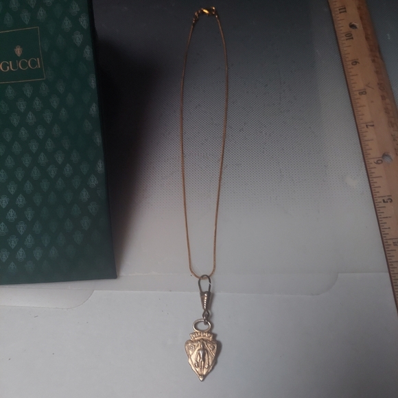 Gucci pendant necklace or zipper pull 2inches with 16in gf chain - Picture 3 of 4